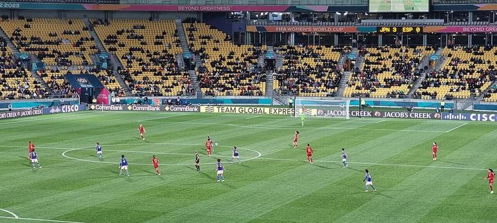 英格兰1-0新西兰，凯恩头球破门但锋线乏力（封面配图）